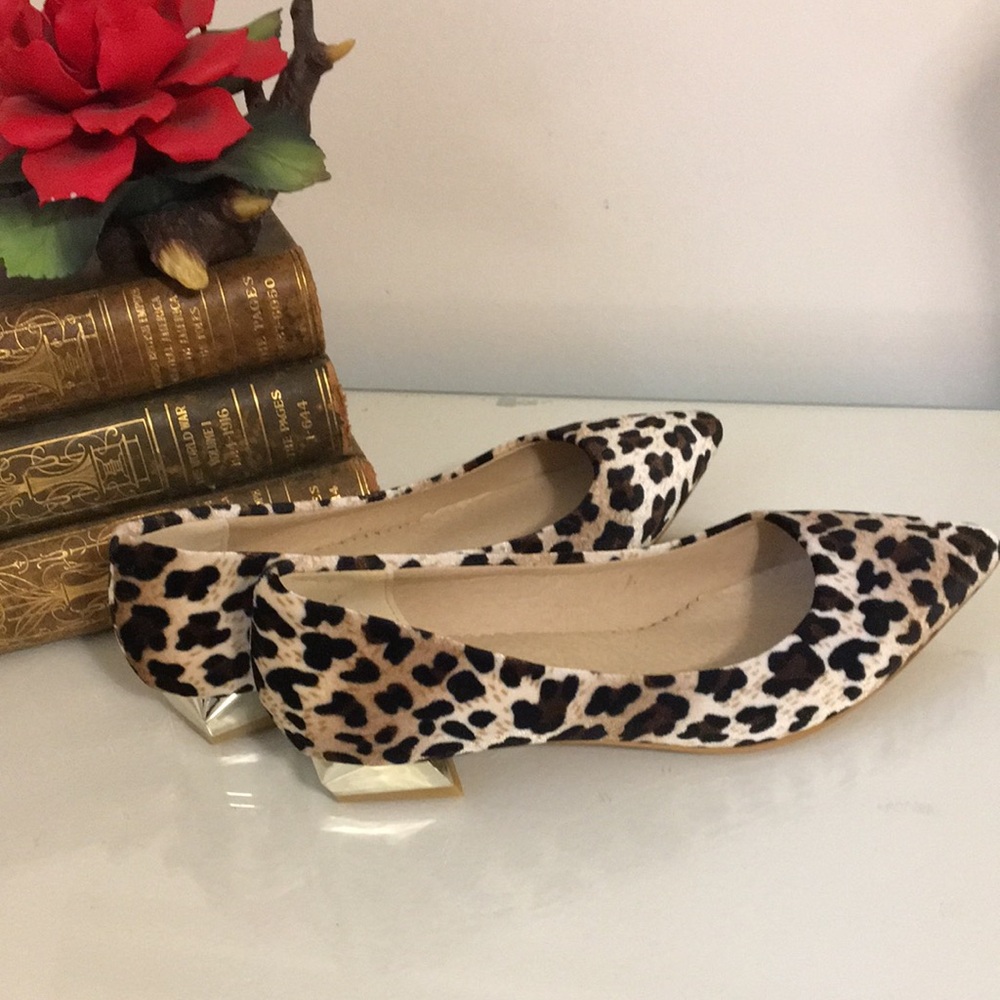 Gorgeous Leopard Print Flats Vero Cuoio Size 39 NWOT